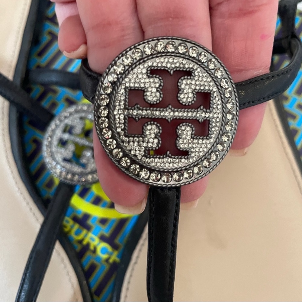 Tory Burch Violet Thong Sandal Black Metallic
Crystal logo - Picture 4 of 8